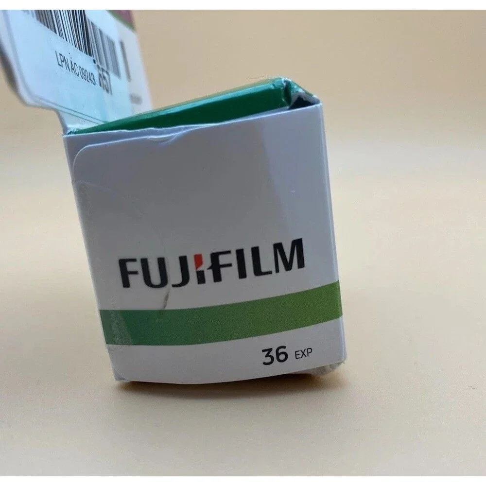 FUJIFILM 200 Color Negative Film (35mm Roll Film, 36 Exposures, 1 Roll)